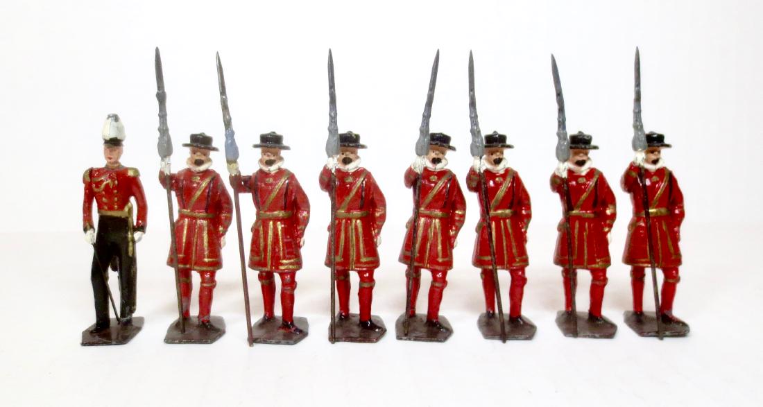 Britains #1257 Yeomen of the Guard: Post war. 8 pieces. Excellent condition. Unboxed.