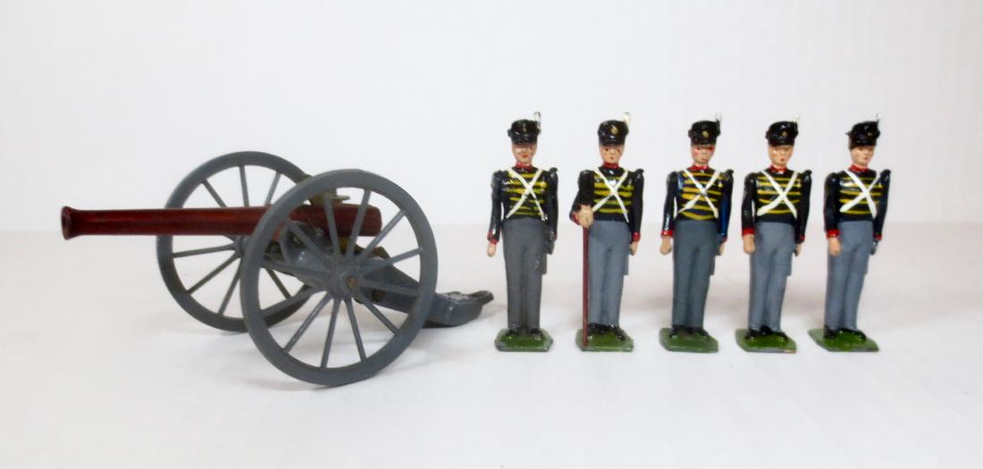 Britains From #2152 Waterloo Artillery 1815: Post war 6 pieces. Excellent condition. Unboxed.