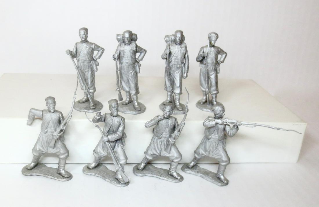 Shenandoah Zouave Unpainted Assortment: 8 pieces. 54mm scale. Excellent condition (with one missing bayonet). Unboxed.