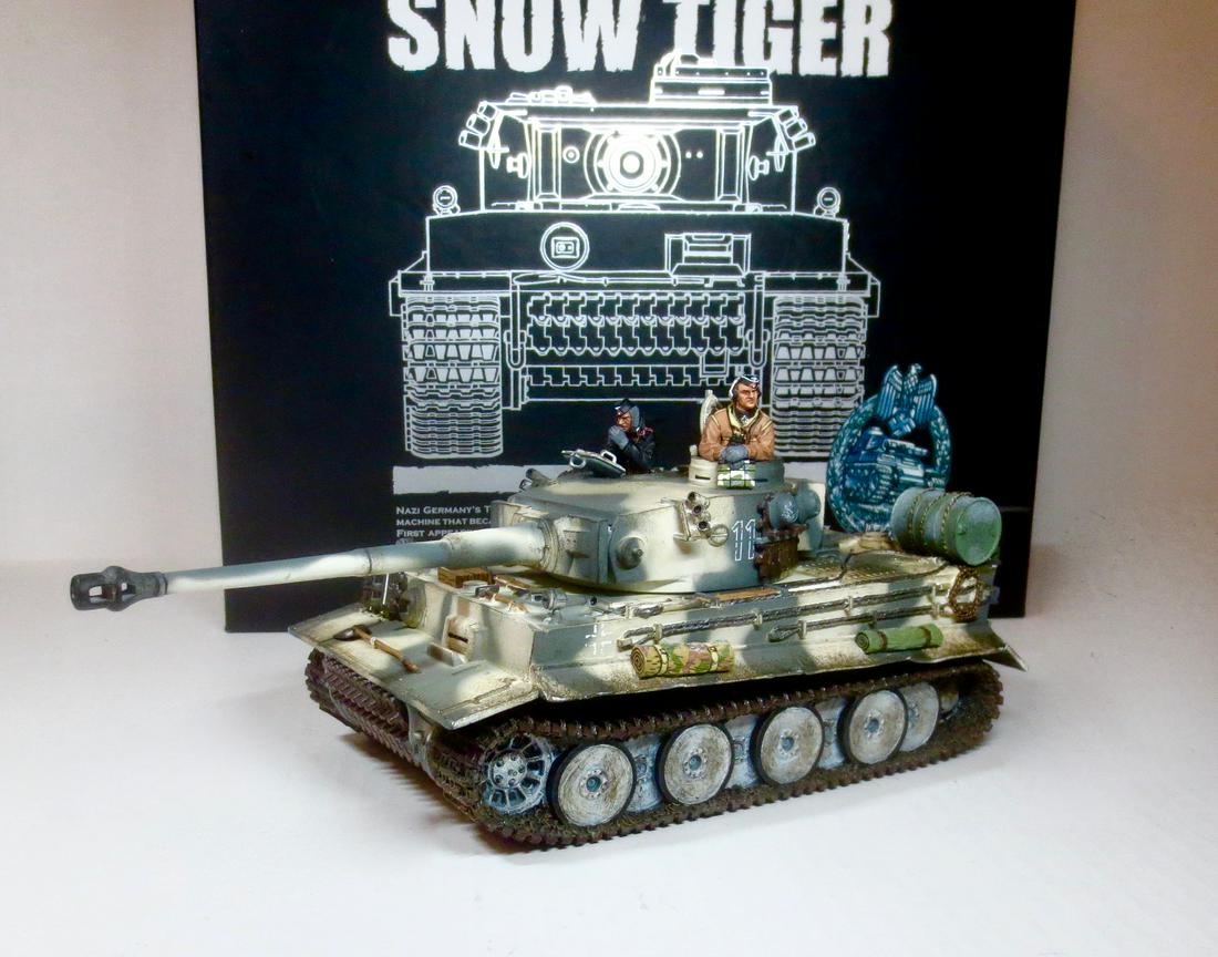 King & Country #WS177SL Snow Tiger: Panzerkampf Wagen VI Snow Tiger. Strictly Limited Edition. Retired set. 5 pieces (including crew and antenna). Excellent condition. Box excellent. *Extra $30 shipping charge due to large lot size*