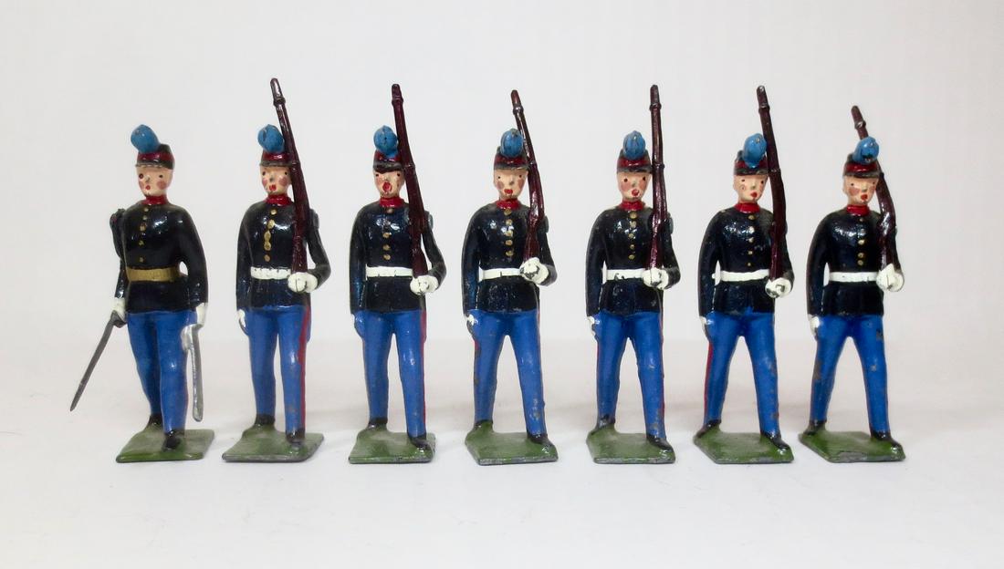 Britains #2051Uruguayan Military School Cadets: Rare Uruguayan Military School Cadets Marching at Slope with Officer. 7 pieces. Excellent condition. Unboxed.