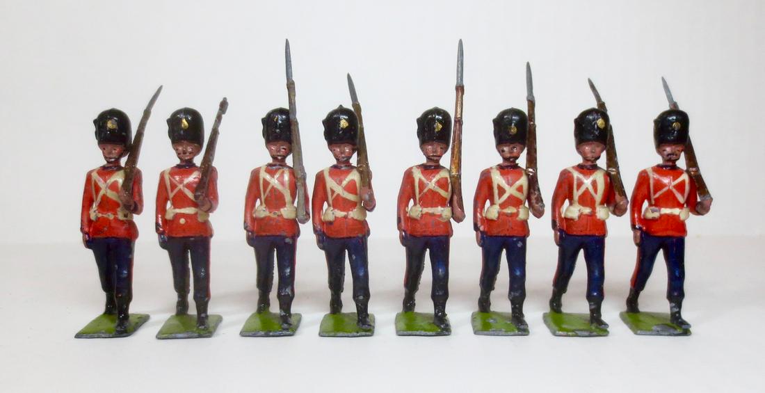 Britains #74 Royal Welch Fusiliers: Royal Welch Fusiliers, marching at slope. Pre war. 8 pieces. Excellent to very good condition (1 missing bayonet). Unboxed.