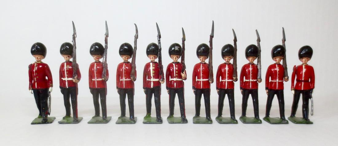 Britains From #1515 Coldstream Guards Marching: The Coldstream Guards marching at the slope. Post war. 11 pieces. Excellent to very good condition (mismatched paint). Unboxed.