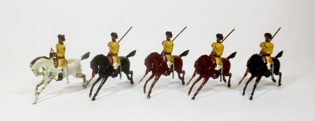Britains #47 Skinners Horse: Indian Army Lancers "Skinner's Horse". Post war. 5 pieces. Very good condition. Unboxed.