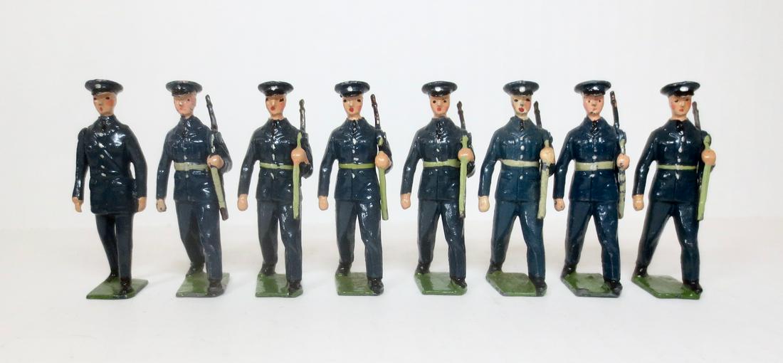 Britains #2044 United States Air Corps: U.S. Air Corps. Post war. 8 pieces. Excellent to very good condition (mismatched). Unboxed.