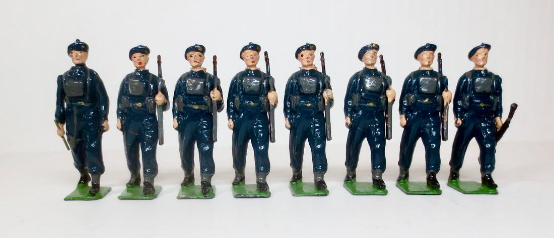 Britains From #2011 Royal Air Force: Royal Airforce in Battle Dress. Post war. 8 pieces. Excellent condition. Unboxed.