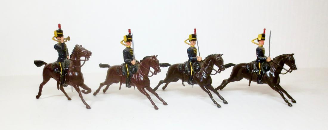 Britains From #8 4th Queen's Own Hussars: 4th Queen's Own Hussars at the Gallop. Post war. 4 pieces. Excellent condition. Unboxed.