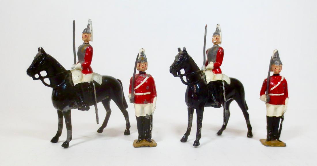 Britains From #2029 Lifeguards & Sentries: British Lifeguards and Sentries. Post war. 4 pieces. Excellent to very good condition. Unboxed.