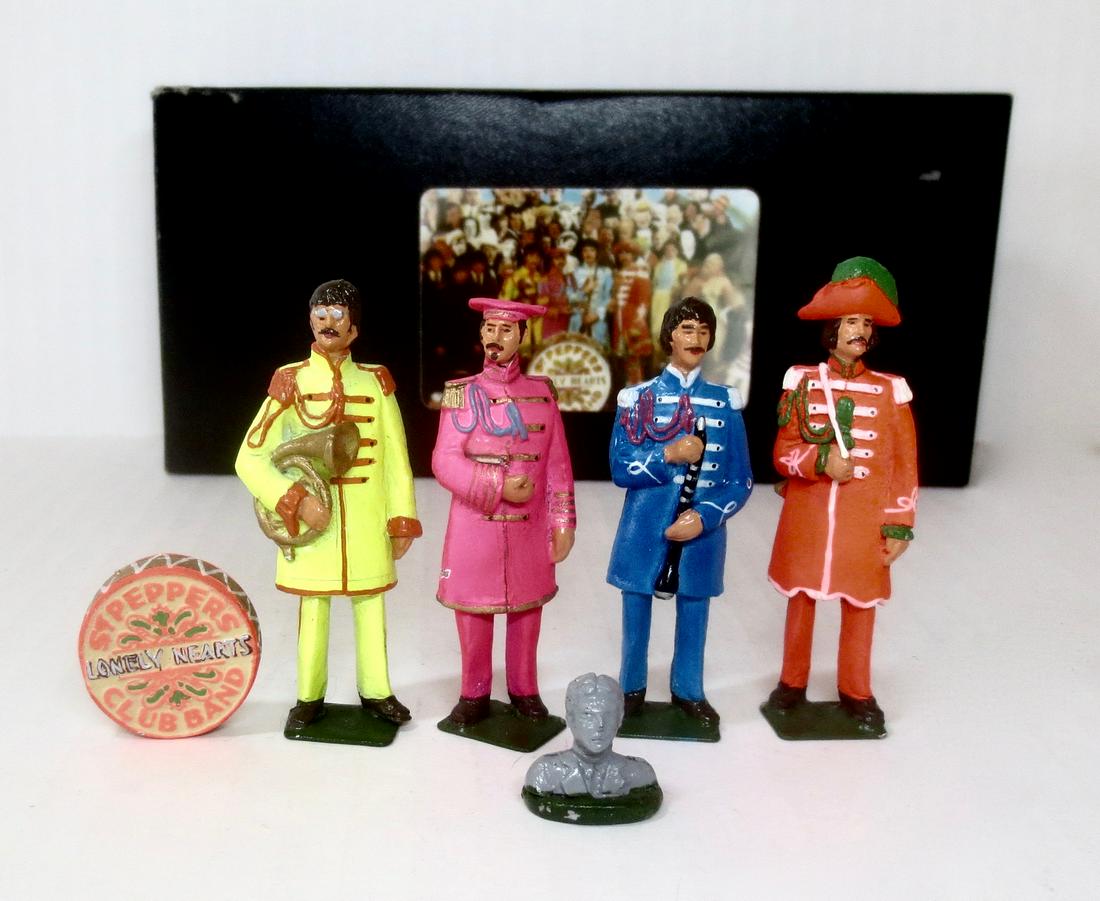 Little Lead Soldiers Beatles Sergeant Peppers: Sergeant Peppers Lonely Hearts Club Band. 54 mm scale. Excellent condition with original box. Box very good.