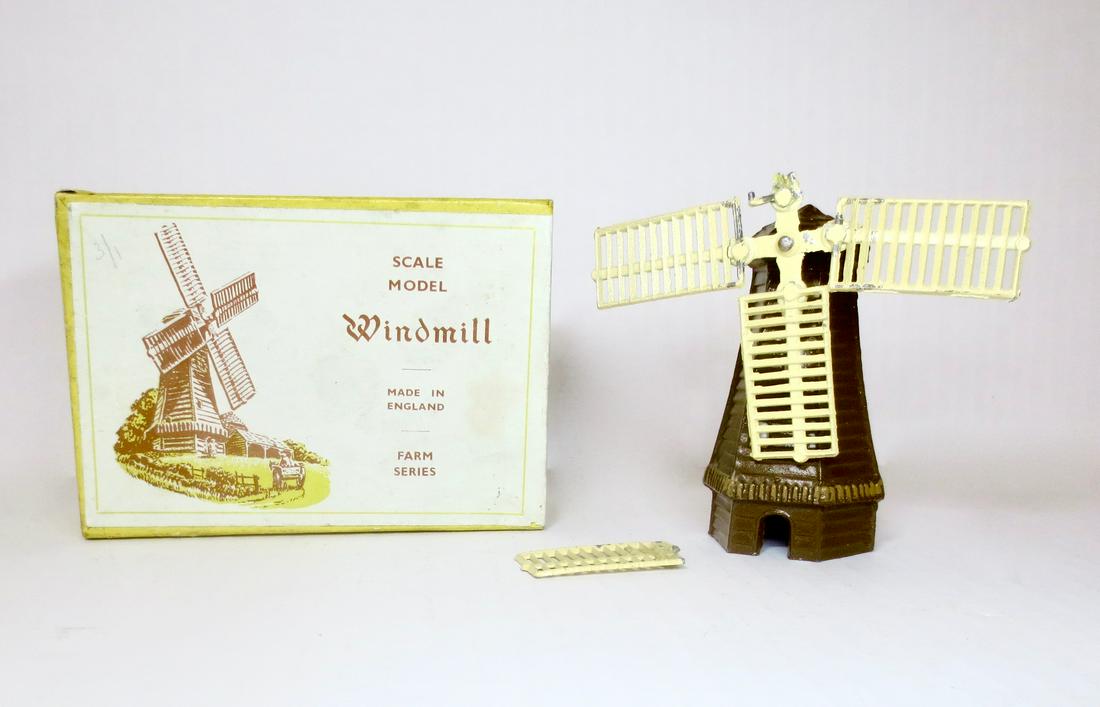 B & T #531 Windmill: Windmill with original Illustrated box. 1 piece. Fair condition (with one broken blade - included for repair). Box excellent.
