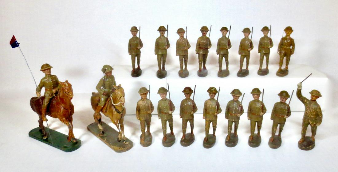 Elastolin Assorted Cavalry & Infantry: Elastolin Khaki Assortment. 18 pieces. Good to fair condition (with some paint loss and cracks). Unboxed.