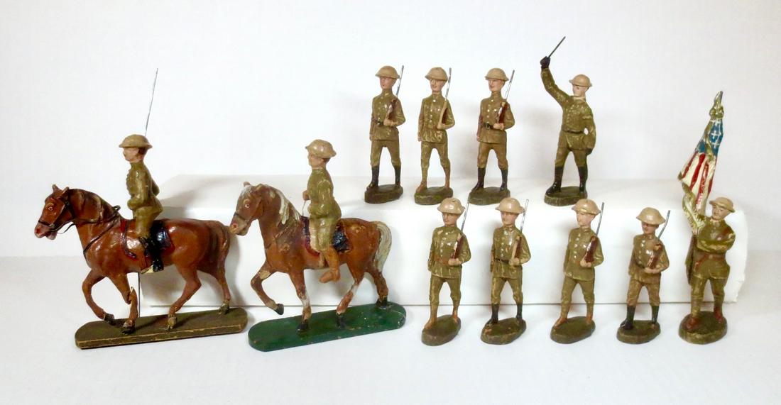 Elastolin U.S. Army Regiment: Elastolin U.S. Army Assortment in Khaki with Sand Colored Helmets. 11 pieces. Very good to fair condition (with some paint loss and cracks). Unboxed.