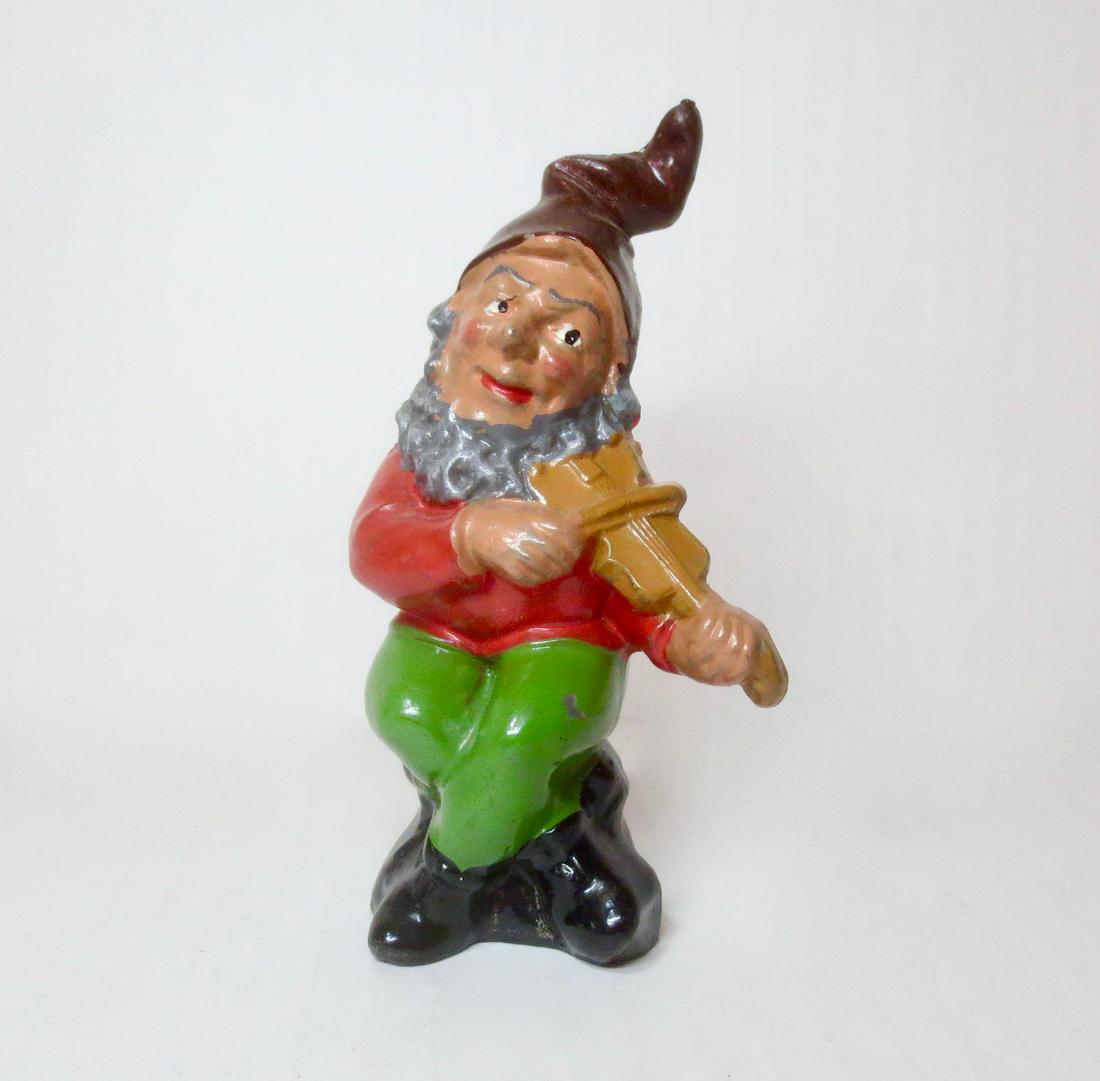 Britains RARE Large Scale Garden Gnome: RARE 120mm Garden Gnome Playing Violin. Circa 1930s. 1 piece. Excellent condition. Unboxed.