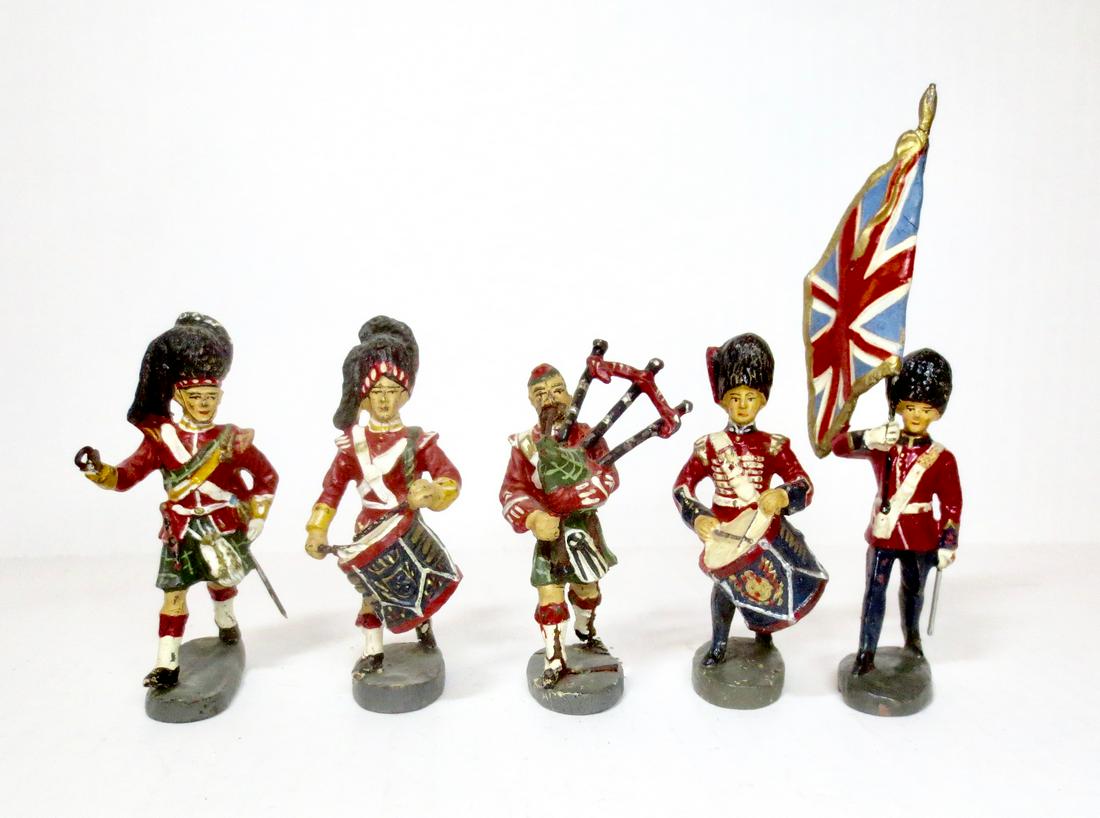 Elastolin Unusual Assortment of British Troops: Unusual Assortment of Composition British Troops, including Grenadier Guard with Flag. Each measuring about 80mm tall. 5 pieces. Excellent to good condition. Unboxed.