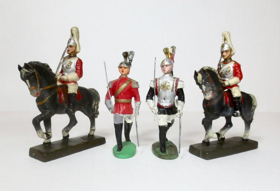 Composition British Guards Assortment: Lineol Mounted Lifeguards and Italian made foot guard figures. 85 mm tall. 4 pieces. Excellent to very good condition. Unboxed.