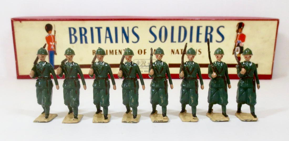 Britains #1435 Italian Infantry: Italian Infantry in Khaki Uniforms and Steel Helmets. Post war, with ROAN box. 8 pieces. Excellent condition. Box excellent.