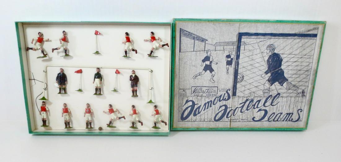 Britains RARE #FB20 Football Team Set: RARE Middlesborough Football Team complete set with referees, goal post, flags and exceedingly rare football. Retied in reproduction box. 18 pieces. Excellent condition. Box fair.