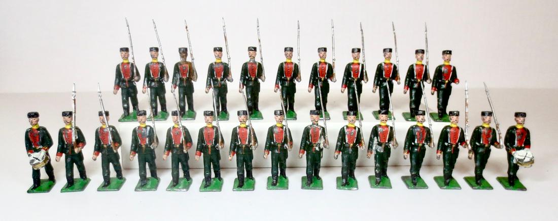 Heyde Russian Infantry: Russian Infantry with Drummers. 54mm scale. 26 pieces. Very good to good condition (with paint wear, and one broken rifle - included for repair). Unboxed.