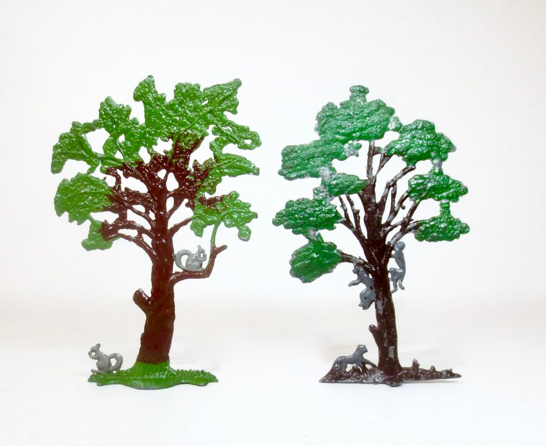 Taylor and Barrett & Charbens Trees: Hard to find, Squirrel Tree and Monkey Tree. 2 pieces. Excellent to very good condition. Unboxed.