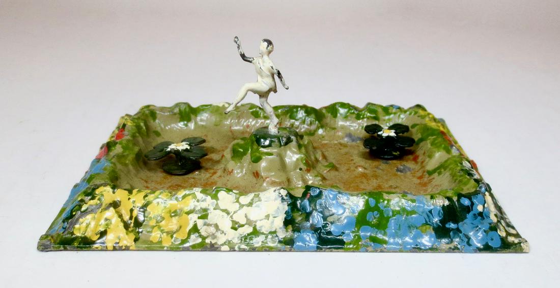 Britains Lilly #067 Pond with Nymph & Lilly Pads: Garden Series Lilly Pond with Nymph and Lilly pads. 4 pieces. Excellent to very good condition. Unboxed.