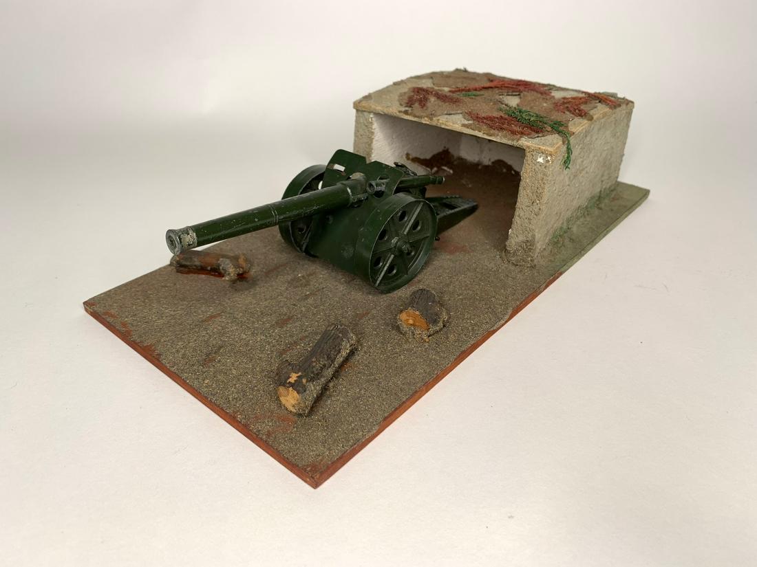 Britains Set #1742 Field Gun Emplacement: with 4.7" Naval Gun. 12" X 6" X 2 1/2". 2 Pieces. Condition Excellent, no box.