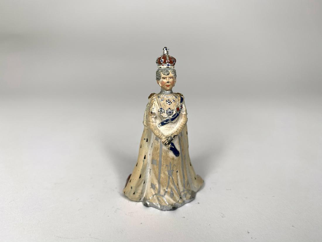 Courtenay Queen Mary: Post War. Signed on base 'Made in England by R. Courtenay.' 1 Piece. Condition Excellent.