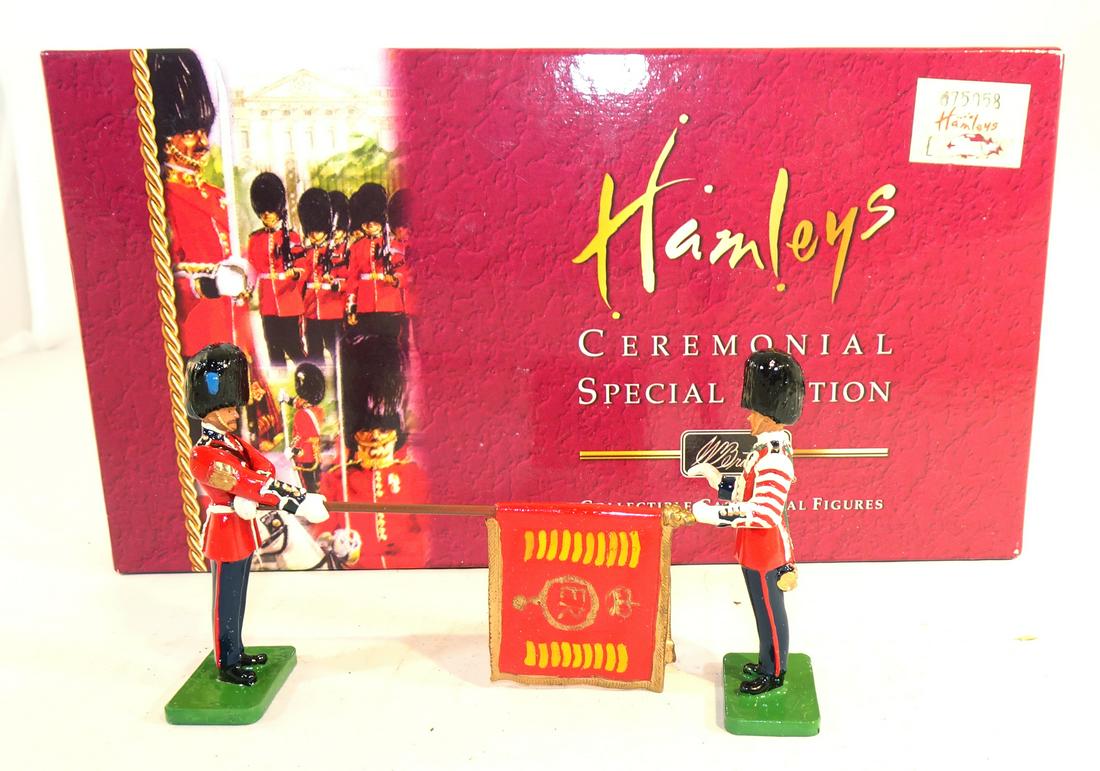 Britains 40214 Irish Guards: Hamley's Centennial Special Edition, 2 figures & flag, Mint in box
