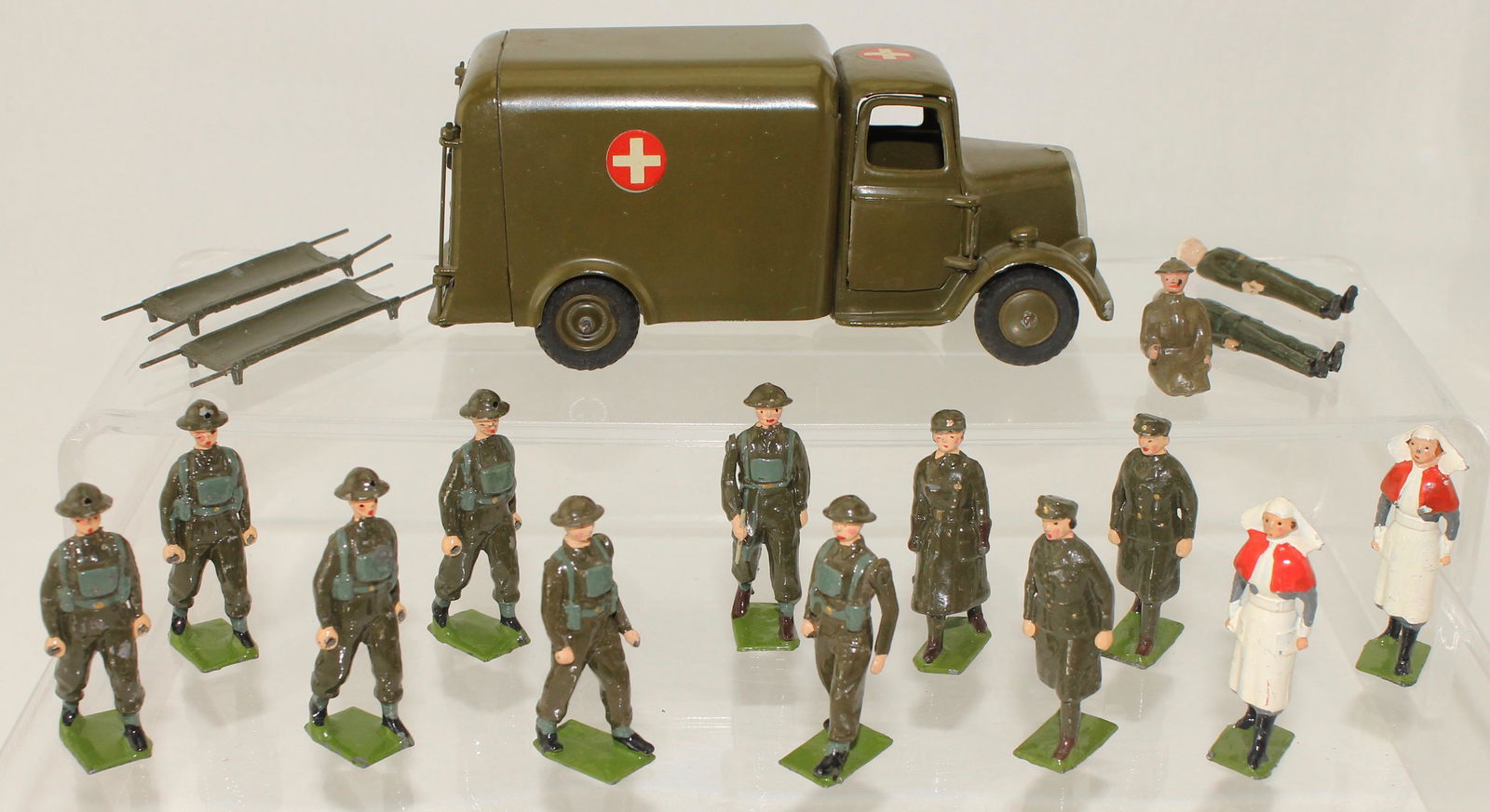 Britains Set #1897 Ambulance with Medical Corps (1 of 2)