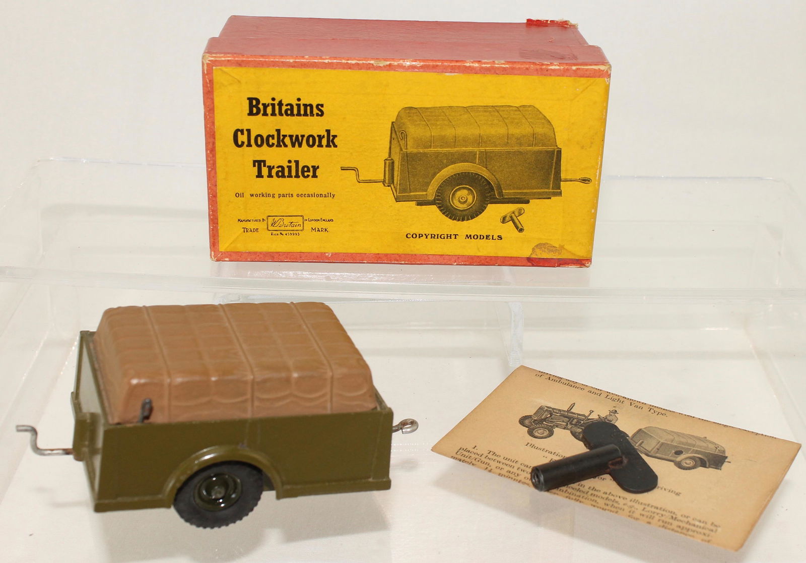 Britains Set #2041 Clockwork Trailer with Key (1 of 1)