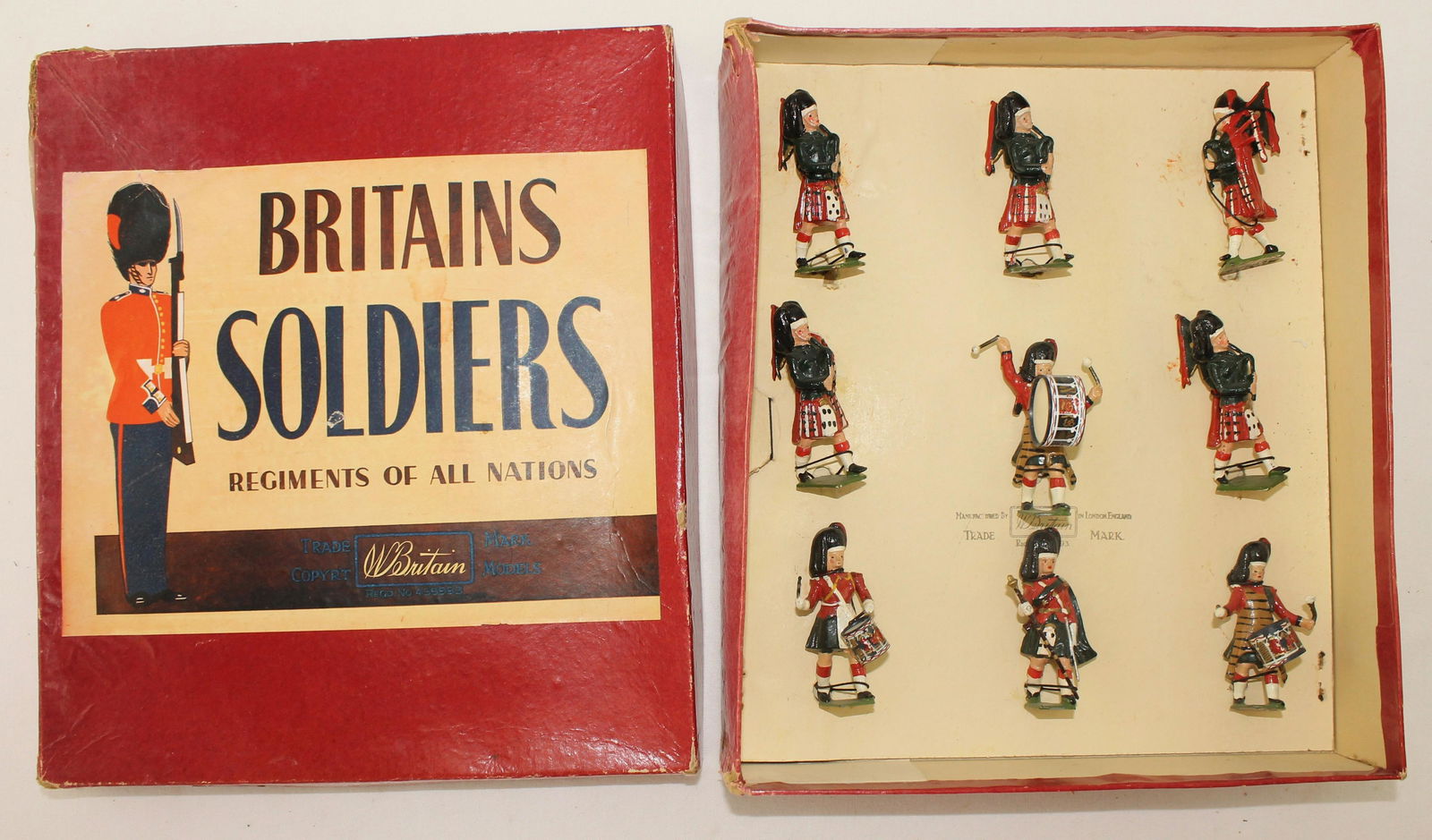 Britains Set #2179 Highland Pipe Band (1 of 2)