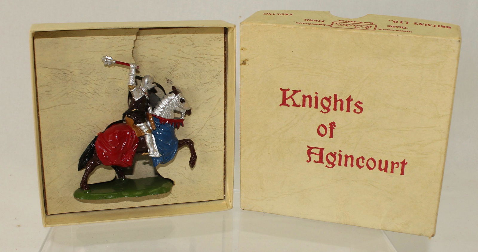 Britains Set #9492 Agincourt Knight with Mace (1 of 3)