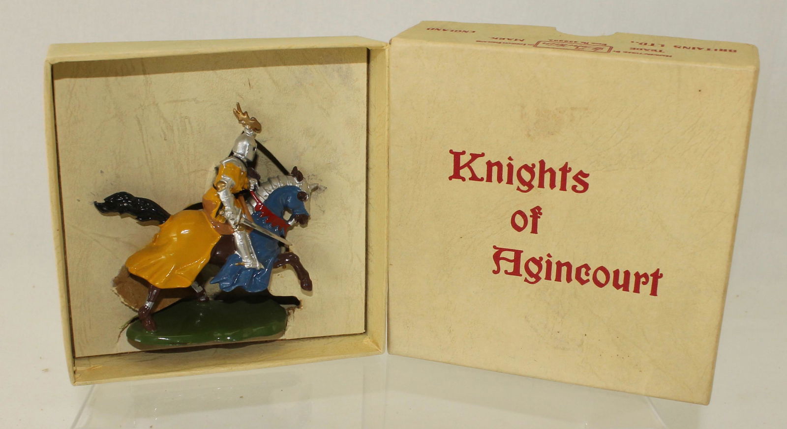 Britains Set #9493 Agincourt Knight with Sword (1 of 3)