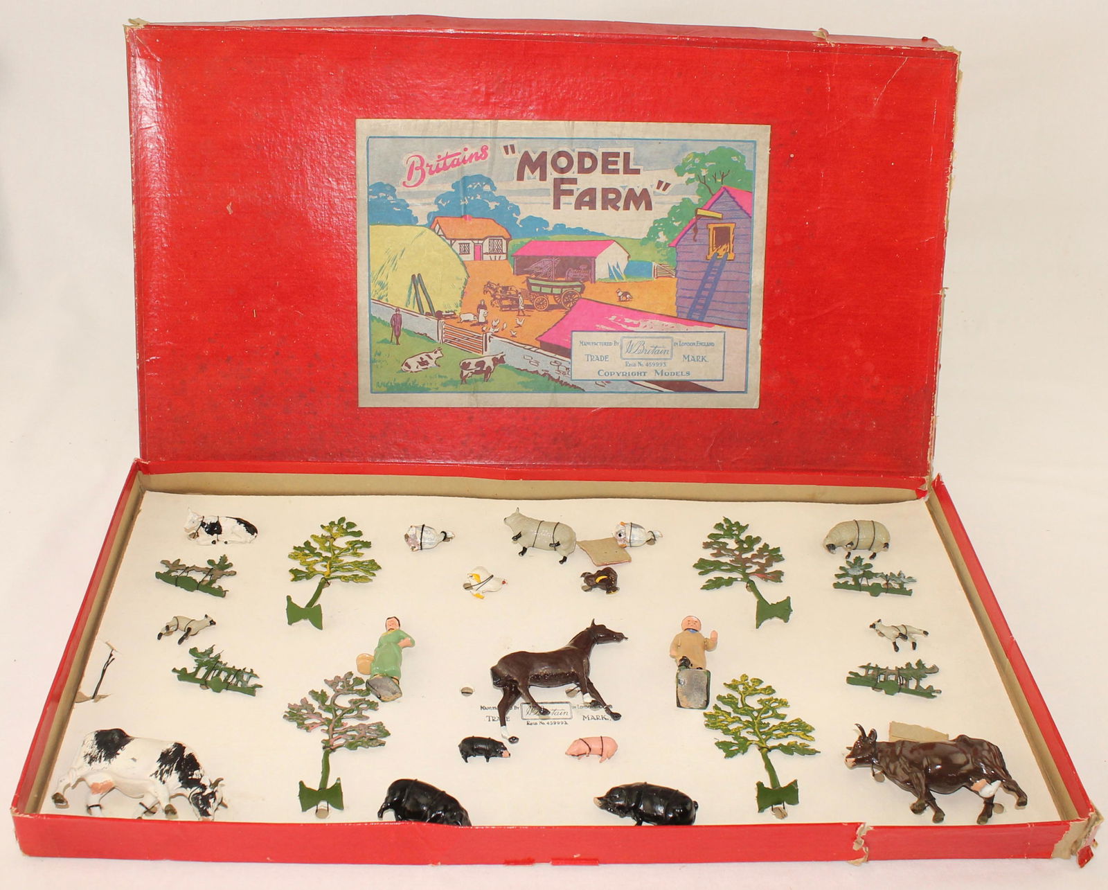 Britains Set #39-F Farmyard Display (1 of 2)