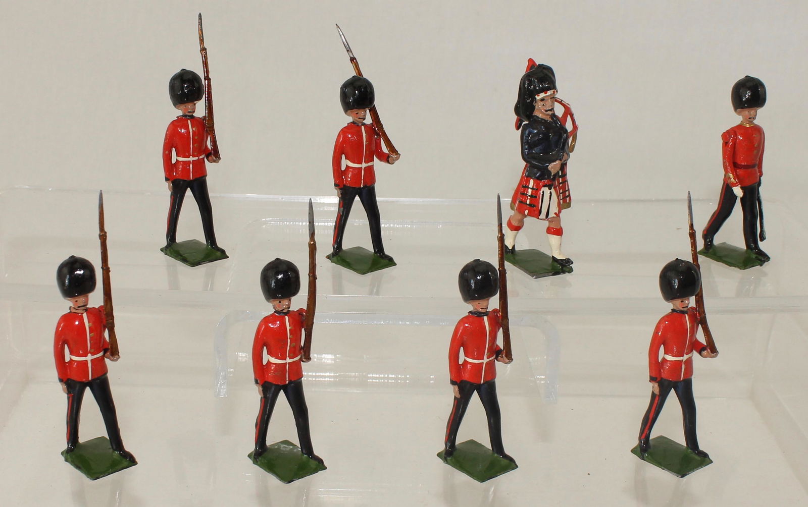 Britains Set #75 Scots Guards at the Slope (1 of 2)