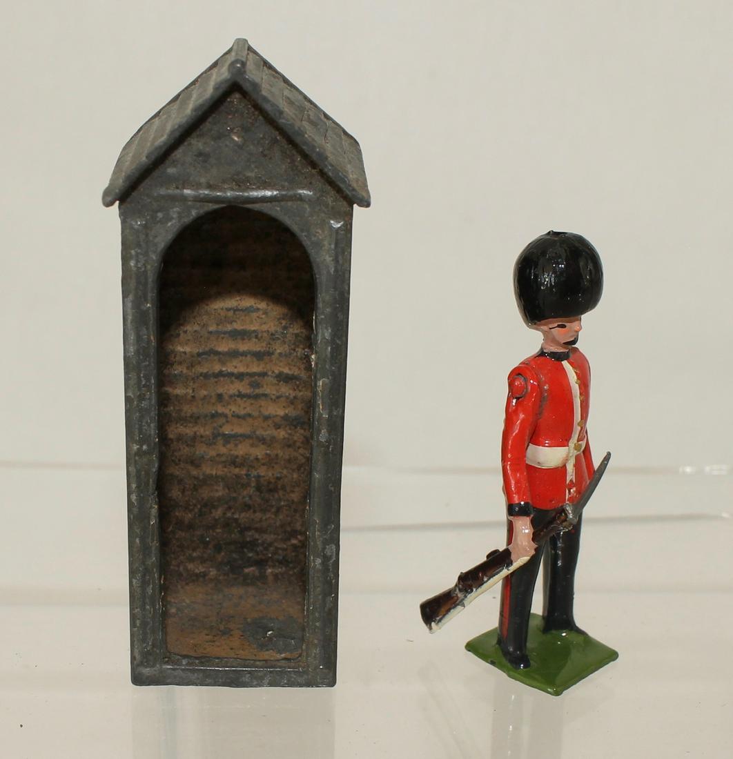 Britains Set #329 Sentry Scots Guard with Box (1 of 2)