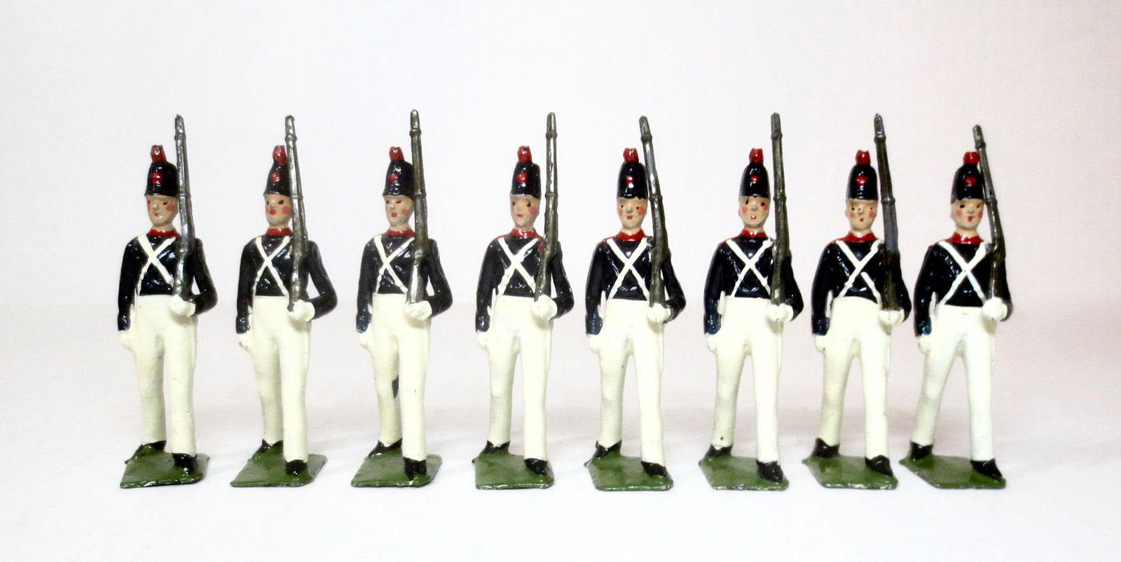Britains #221 Uruguayan Military School Cadets: Uruguayan Military School Cadets, Marching at the Slope. Post war. 8 pieces. Excellent condition. Unboxed.