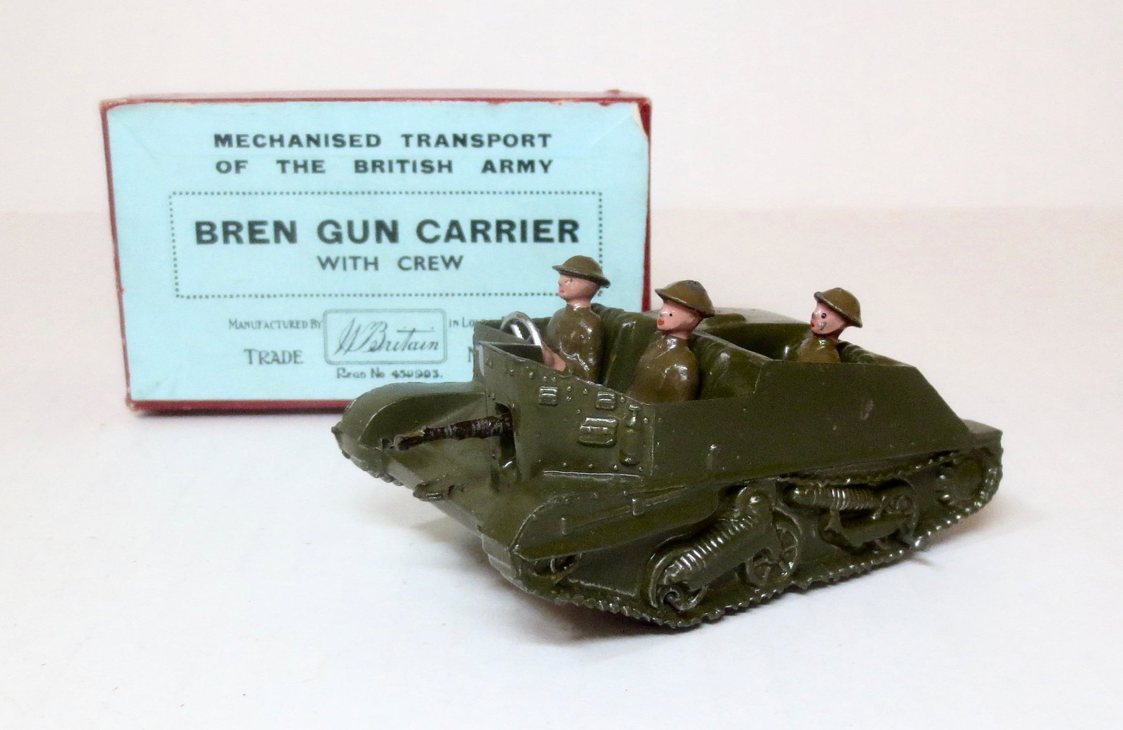 Britains #1876 Bren Gun Carrier: Mechanized Transport of the British Army, with 3 man Crew. 1940 version. 4 pieces. Excellent condition. Box excellent.