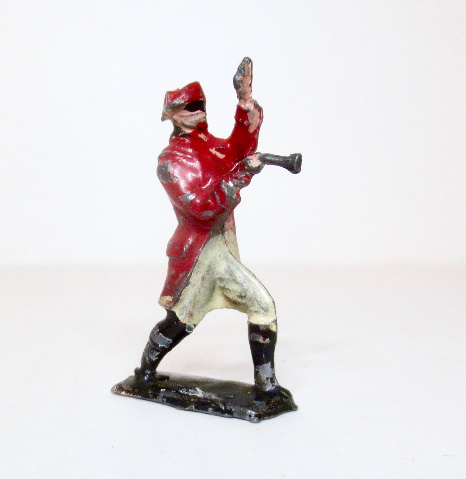 Crescent RARE Dick Turpin Highwayman: The most famous highwayman of all, Dick Turpin, dressed in red with his bandit's mask in place and pistol in hand. 1 piece. Very good condition. Unboxed.