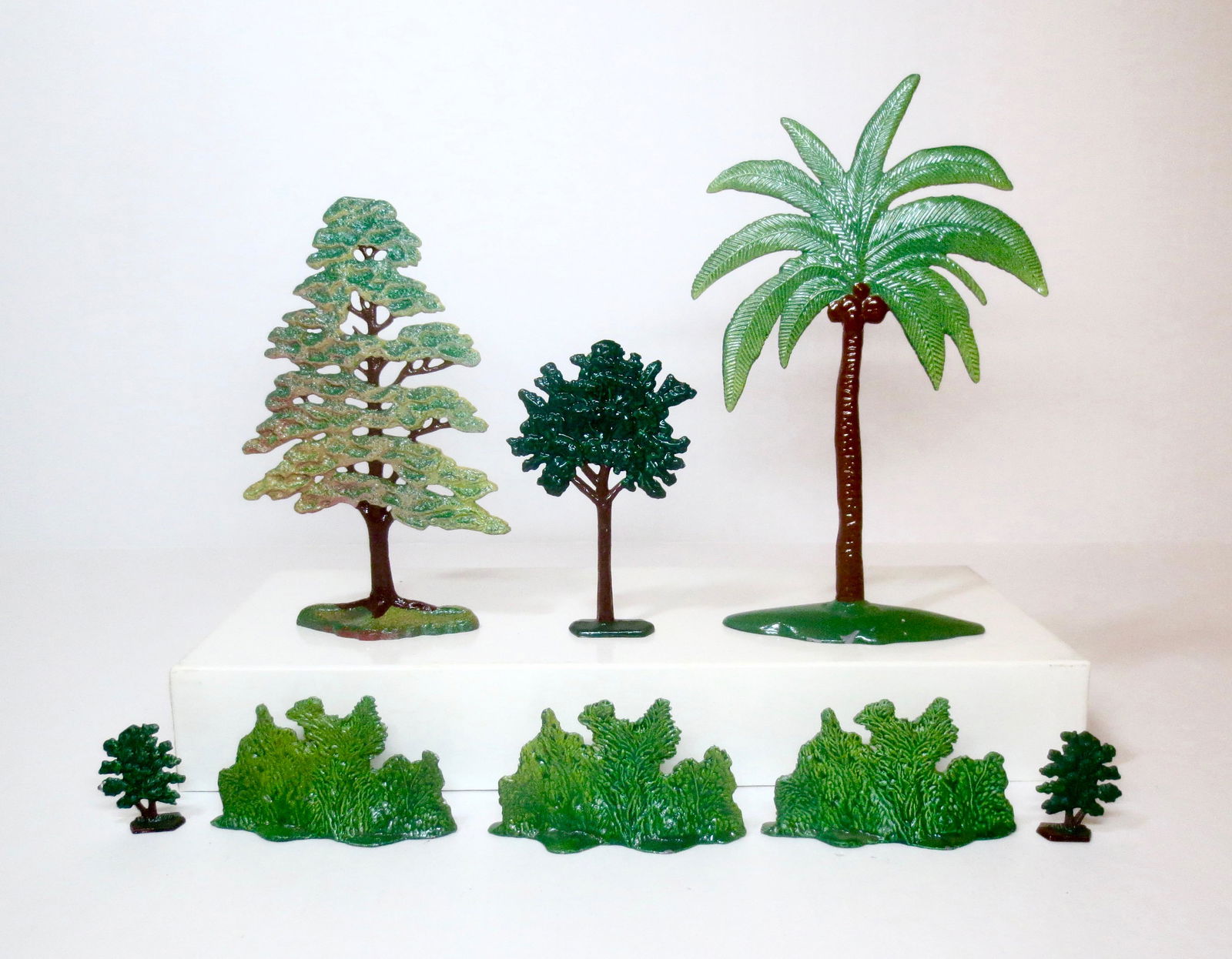 Solid Cast Assortment of Trees & Shrubs (1 of 1)