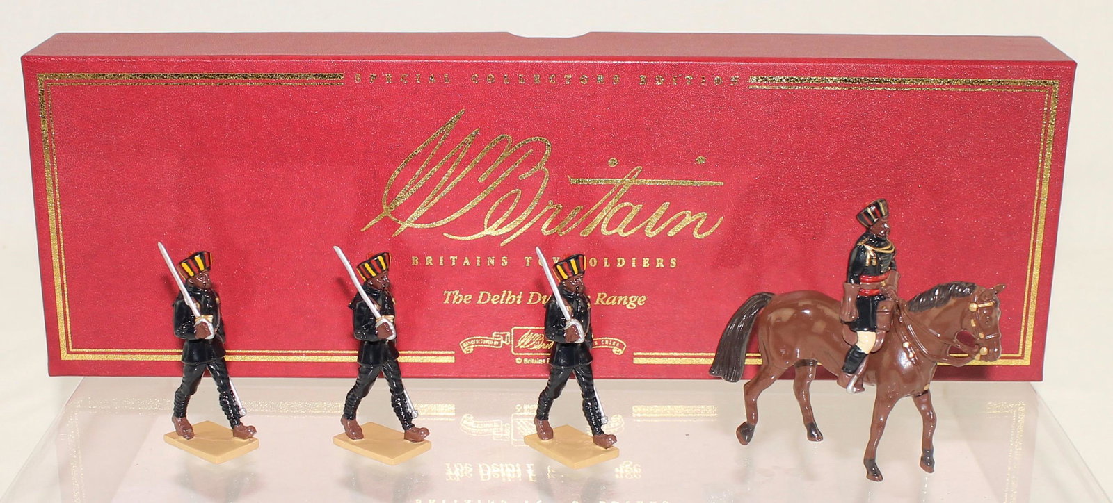 Britains Delhi Durbar Gun Crew: W. Britain Special Collectors Edition. Delhi Durbar Range. Includes Set #00142 Mounted Officer and Gun Crew. 4 Pieces. Condition Mint. Box Excellent.