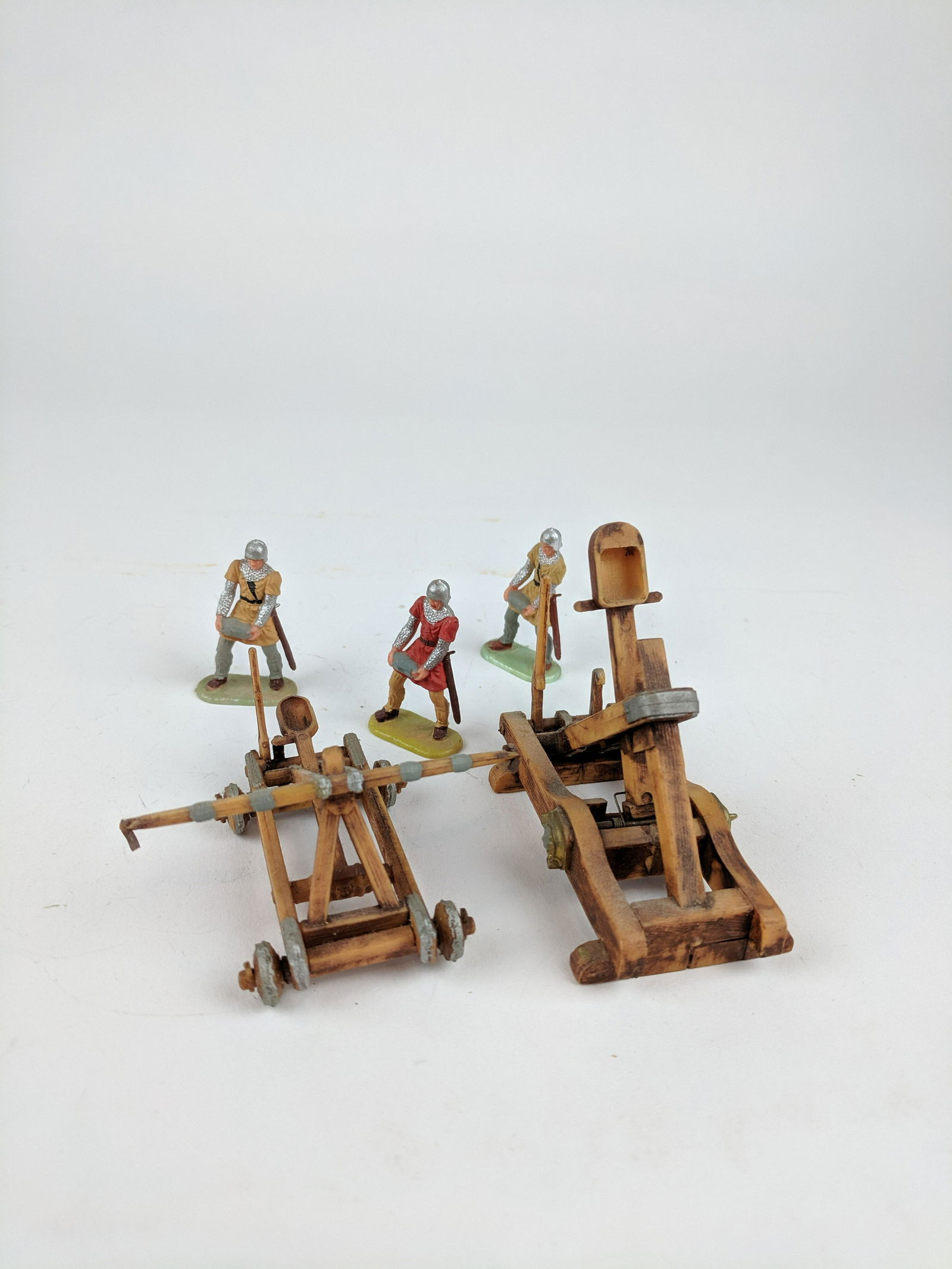 Elastolin Plastic 40mm Catapults & Normans (1 of 1)