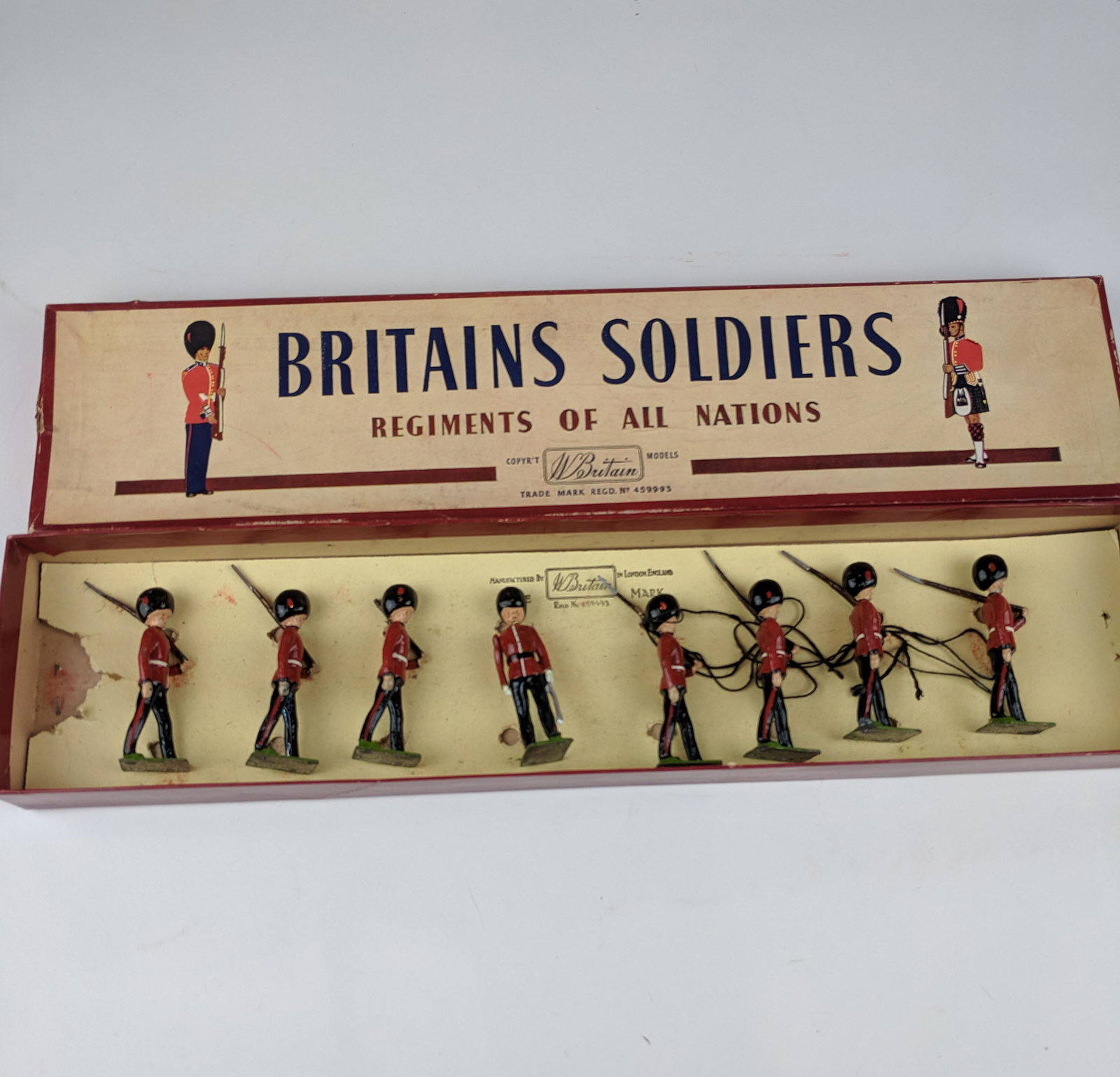 Britains #1515 Coldstream Guards: 8 Pieces Post War Condition Excellent (1 Broken Gun) Box Good