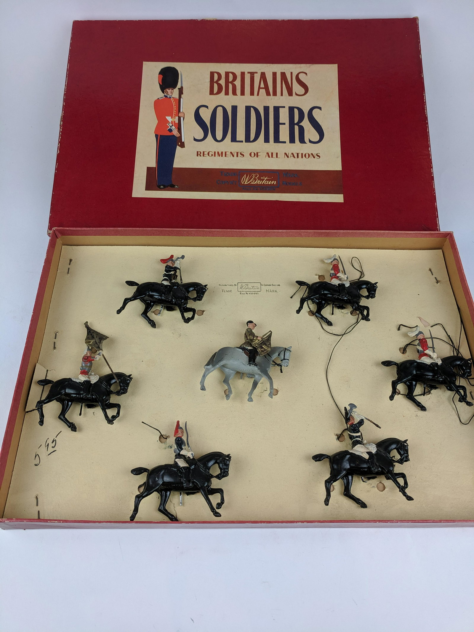 Britains #2067 Sovereigns Standard: 7 Pieces Post War Condition Excellent Box Good