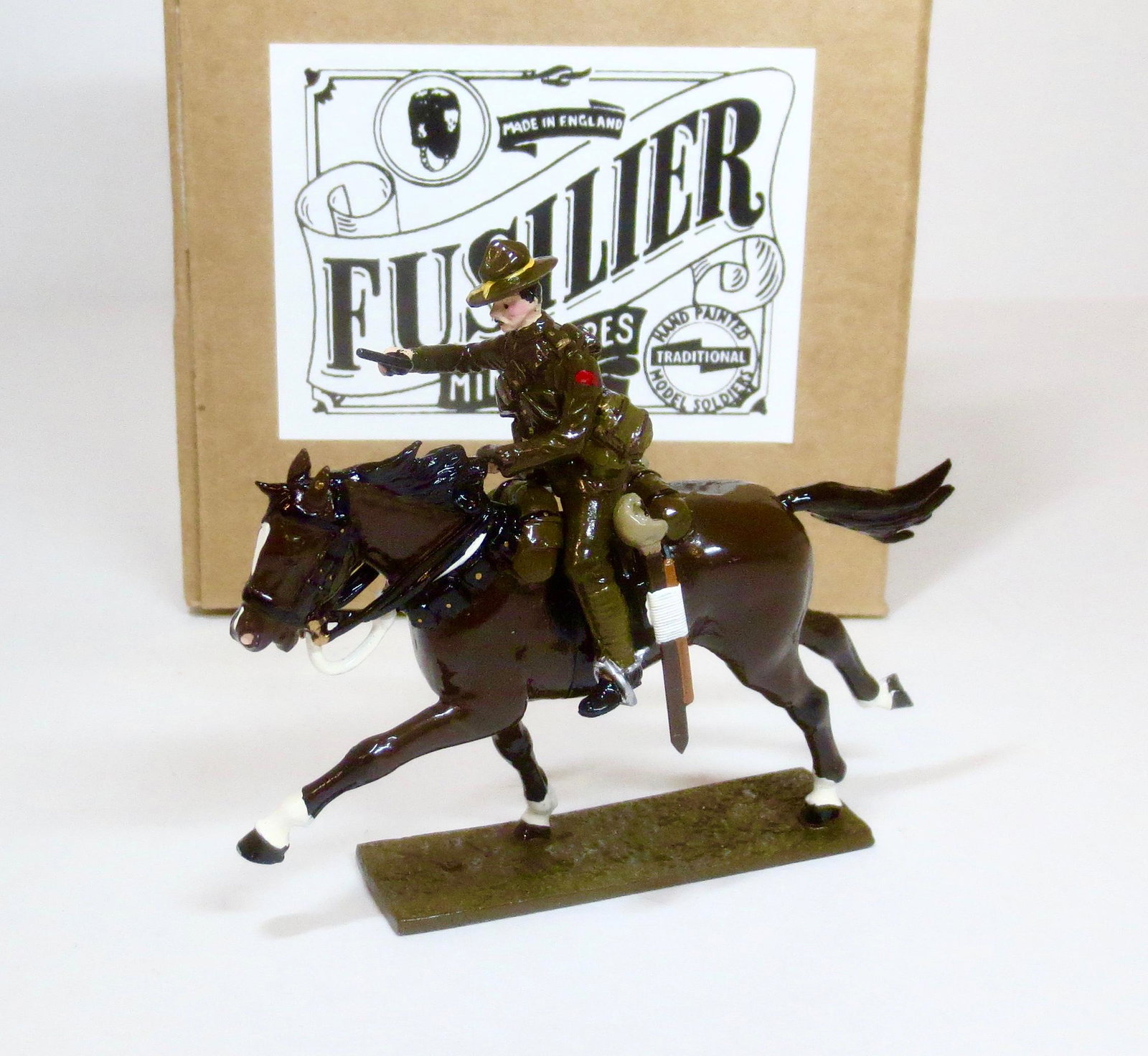 Fusilier WW1 US Cavalry Charging with Pistol: 1 piece. Excellent condition. Box very good.