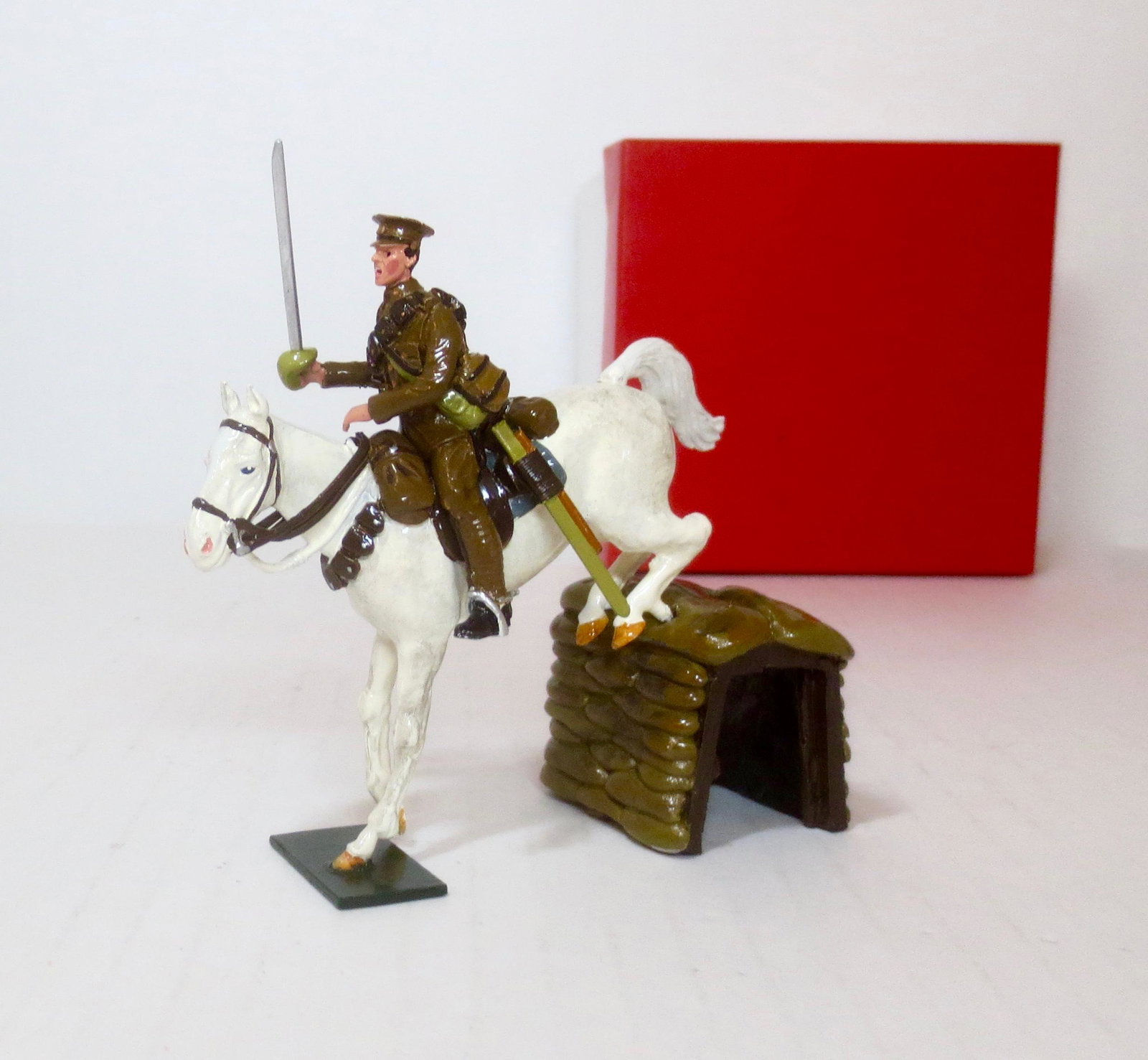 Fusilier WW1 Cavalry Officer Jumping: 1 piece. Near mint condition. Box excellent.