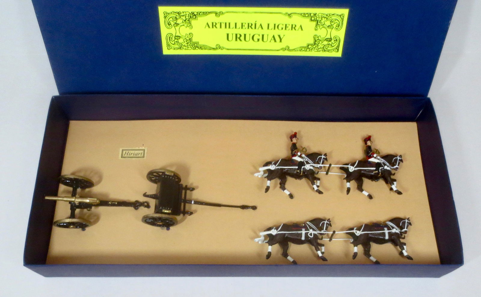 Hiriart Artilleria Ligera Uruguay: 6 pieces. Mint, tied in the box. Box excellent.