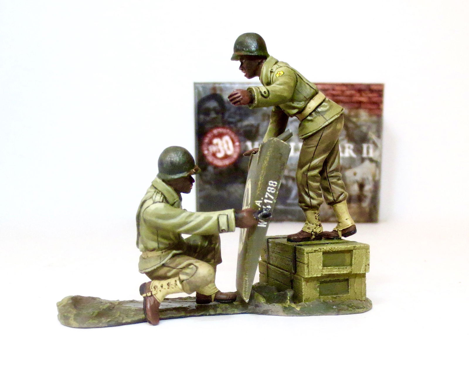 Figarti #ETA-018 Red Ball Mechanics: Limited Edition. From The European Theatre series. 2 pieces. Excellent condition. Box excellent.