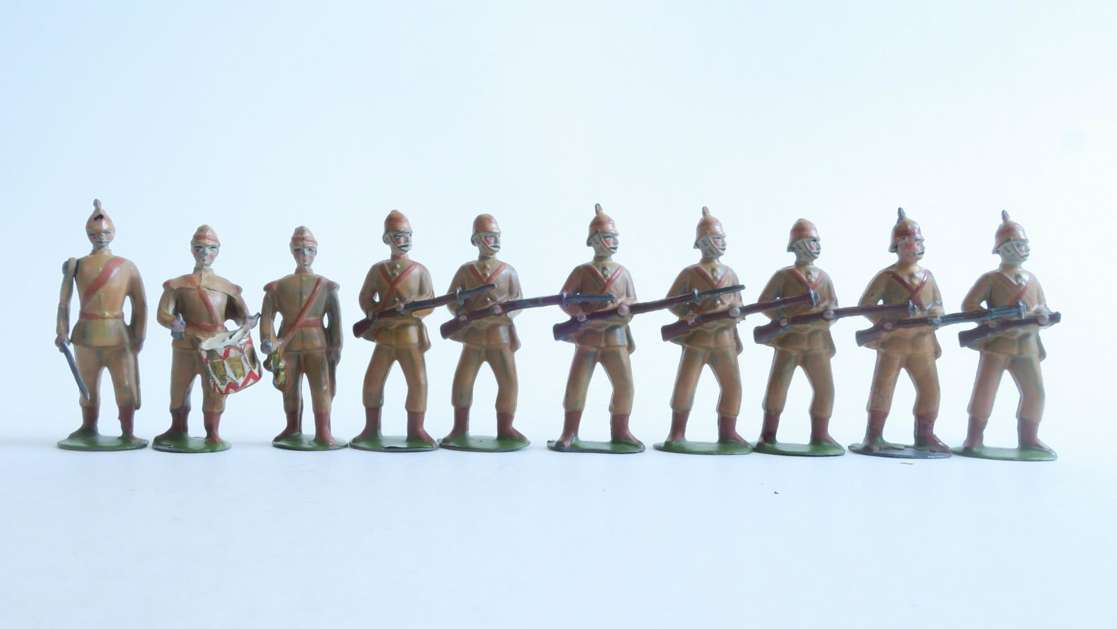 Britain's set #16 The Buffs, service dress: with officer and musicians 1898 Very rare Boer War issue; Good, 5 helmet spikes,1 rifle & 2 bayonets missing, 10 pieces