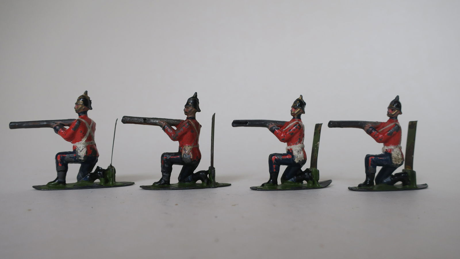 Britain's from set #25 Soldiers  that will Shoot (1 of 1)