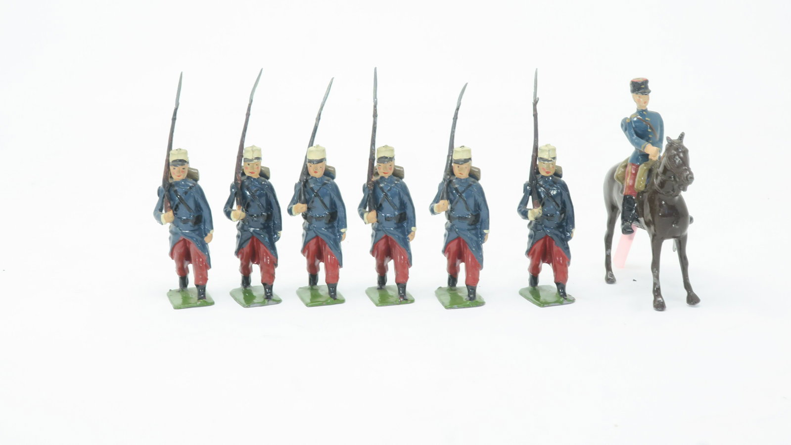 Britain's set #1711 French Foreign Legion: marching at the slope with mounted officer (1940) Good; one horse neatly leg repaired, 7 piece(s)